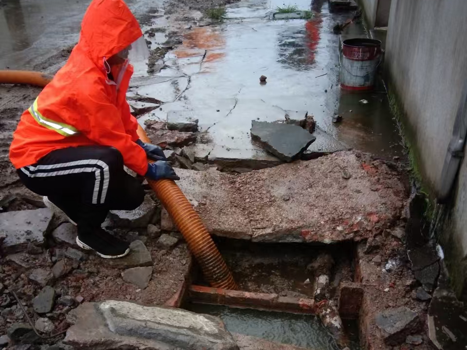 溪湖专业清理污水池 炜誉市政以规范流程守护城市 “肠道”